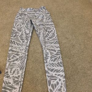 Alo high waisted pants size small.